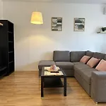 Apartment Lipatti 15 Premium By Glam - Parking Option *