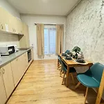 Lipatti 15 Premium By Glam - Parking Option Apartment *