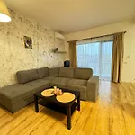 Apartment Lipatti 15 Premium By Glam - Parking Option *