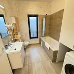 Lipatti 15 Premium By Glam - Parking Option *